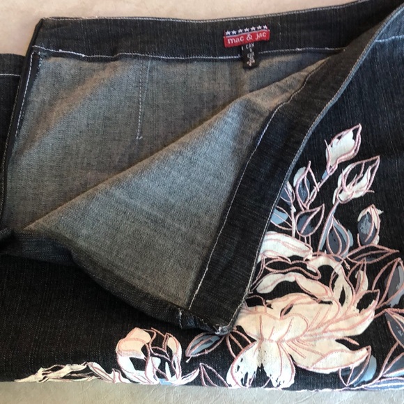 Mac & Jac Black Denim Jean Stretch Mini Skirt With Embroidered Flowers Size 4 - Picture 3 of 9
